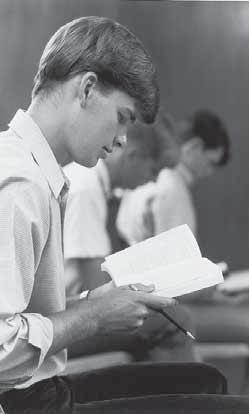 Lexoni Kreun e Kapitullit dhe Përmbledhjen e Vargut Gjatë Leximit Kreu i kapitullit dhe përmbledhja e vargut janë përmbledhje të thjeshta të ideve kryesore në një kapitull apo një seksion.