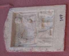 Ιακώβου και των Χαλκινών φτιάχτηκε ειδική βάση στο περίβολο του ναού για να τοποθετηθεί κιονόκρανο με σταυρό και κολόνα Βυζαντινής προέλευσης. Ο Γ.