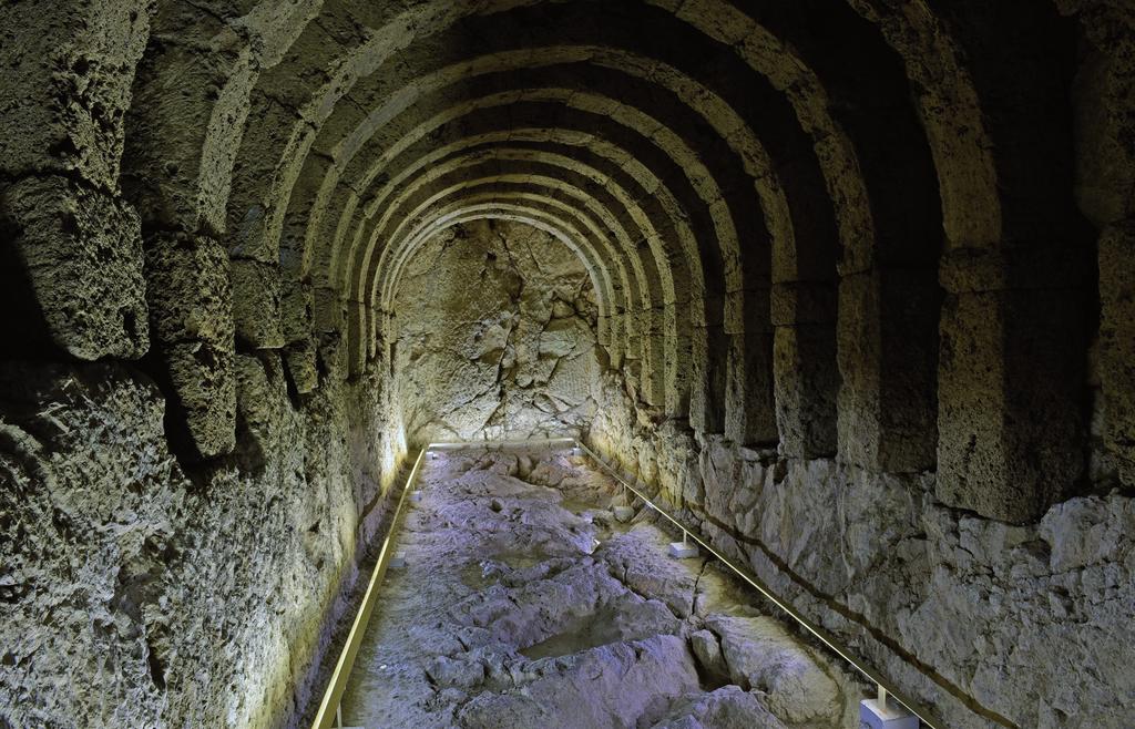 ΑρχαιολογικόςΧΩΡΟΣ 1 36 teyχοσ 1 25 Δεκέμβριος 2017 21 Η υπόγεια κρύπτη του