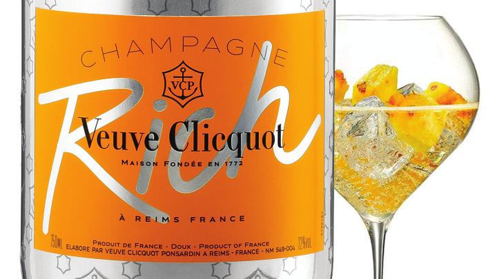 Operating hours Beverages: 11:00-17:30 Σαμπάνιες / Champagnes Veuve Clicquot Ponsardin, Brut glass 17,00 96.00 Louis Roederer, Brut Premier 148.00 Ruinart Blanc de Blancs 185.