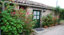 A Laxiña Aluguer Rural Portas Casal, s/n Lantaño - 36657 Portas 610 906 540 1 habitación Xardín con grella; sala de estar; cociña; cama