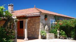 Casa da Torre Grupo B Casa de Aldea - Compartido Valga O Sisto Xanza - 36645 Valga 986 559 549; 609 680 202 986 559 549 4 Habitacións / Habitaciones Xardín - horta; comedor; salón privado; sala de
