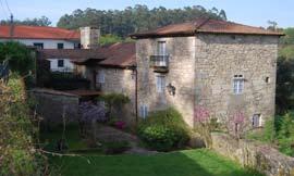 Servizo de lavandería. Jardín - huerta; sala de estar; comedor; televisión común; dereito a cociña; admisión de animales de compañía (consultar). Servicio de lavandería.