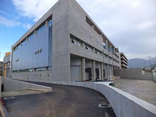 Εξωτερική σκίαση υαλοστασίων με μεταλλικές περσίδες με νότιο και ανατολικό προσανατολισμό. 3.