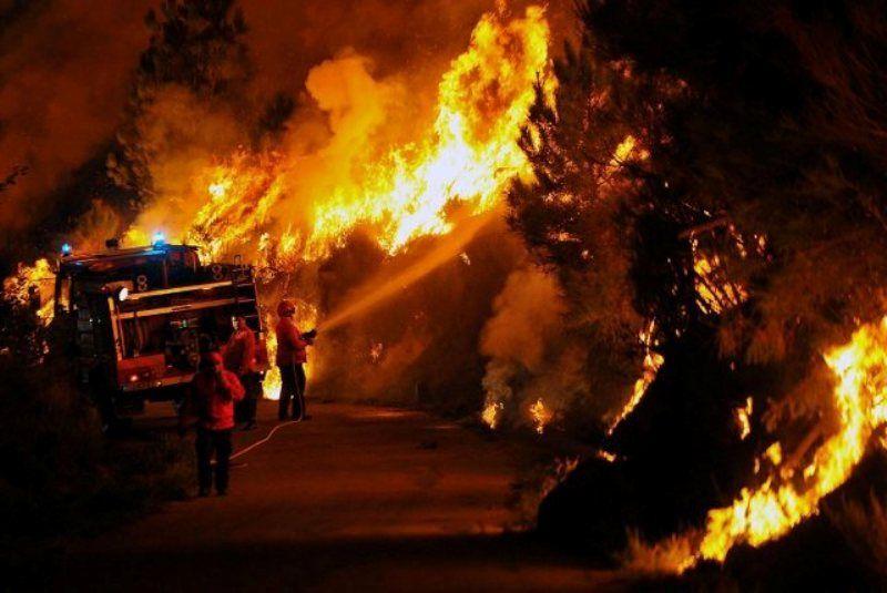 δίωρο της επέκτασης της φωτιάς κάτω από την Λεωφόρο Μαραθώνος προς την ακτογραμμή απλά κυριάρχησε το απόλυτο χάος. Όλα εκδηλώθηκαν πολύ γρήγορα.