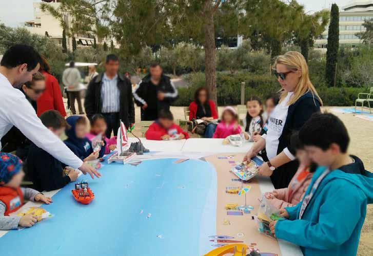 ΠΡΟΤΕΙΝΟΜΕΝΕΣ ΔΡΑΣΤΗΡΙΟΤΗΤΕΣ ΠΑΙΧΝΙΔΙ ΑΝΑΠΑΡΑΣΤΑΣΗΣ ΠΑΡΑΛΙΑΣ ΜΕ PLAYMOBIL O εκπαιδευτικός χρησιμοποιεί την «κάρτα οδηγιών ανάπτυξης του παιχνιδιού» (Βαλίτσα 1, Νο 13), ώστε να γνωρίζει τους κανόνες