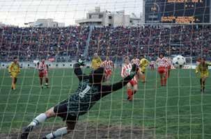 Θρύλος παίρνει τη νίκη με 2-0.