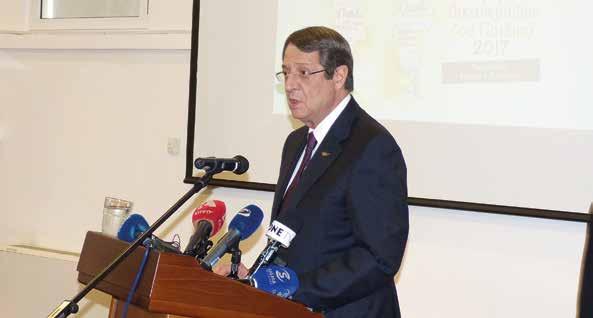 3. Διασφάλιση του συμφέροντος των παιδιών οικογενειών άτυπων μεταναστών με μακροχρόνια παραμονή στην Κύπρο Οι οικογένειες μεταναστών χωρίς χαρτιά είναι μια από τις πιο ευάλωτες ομάδες προσώπων στην
