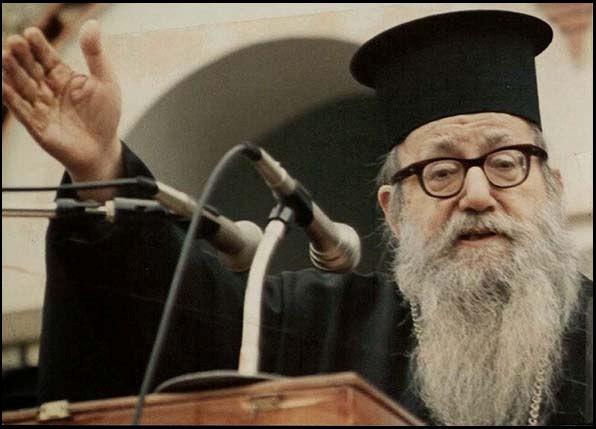 Αυτό προκαλεί έκπληξη γιατί ενώ ή- ταν θεοφόρος και είχε όλα τα Χαρίσματα του Αγίου Πνεύματος, ο Θεός δεν τον φώτιζε να γράφει ορθογραφημένα!