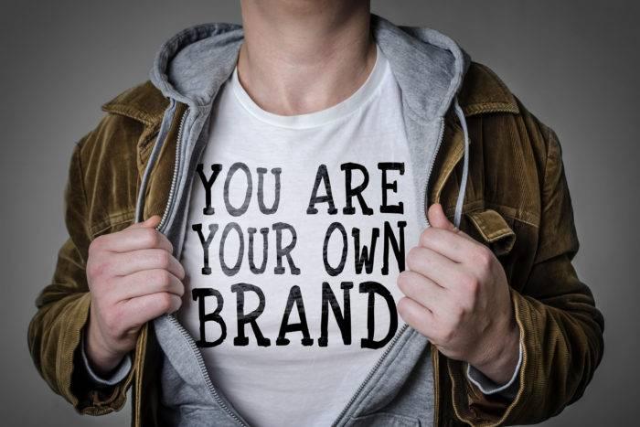 Μπορούν τα πάντα να γίνουν επώνυμα (Branded); 11 Μπορούν τα πάντα να γίνουν επώνυμα (Branded); Αθλήματα, Τέχνες και Ψυχαγωγία Barcelona FC, MOMA, Star