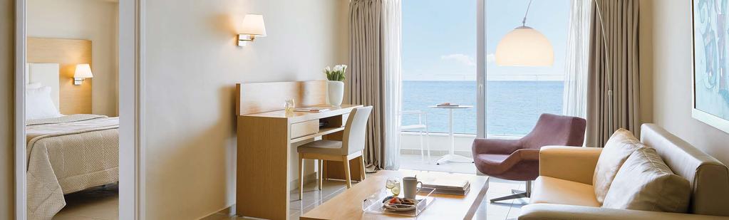 SUPERIOR SEA VIEW SUITE (2-3 ΕΝΗΛΙΚΕΣ) Εκεί που η φυσική ομορφιά συναντά το στυλ και η άνεση την πολυτέλεια συναντάμε τις προσφάτως ανακαινισμένες, SUPERIOR SEA VIEW SUITES του Mayor La Grotta Verde.