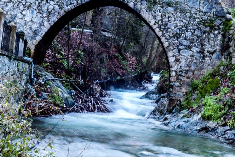 αργότερα κτίστηκε το μοναστήρι του Αγίου Ηρακλειδίου (αργότερα Αγίου Ιωάννη του Λαμπαδιστή) λειτουργούσε υδροθεραπευτήριο αφιερωμένο στο θεό Ασκληπιό (Ασκληπιείο).