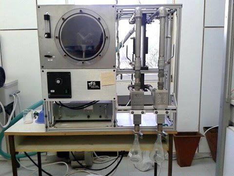 Δοκιμές Τριβοηλεκτροστατικού Διαχωρισμού Οι δοκιμές τριβοηλεκτροστατικού διαχωρισμού πραγματοποιήθηκαν στο διαχωριστή της Tribo Flow Separations που παρουσιάζεται στην Εικόνα 14 και είναι