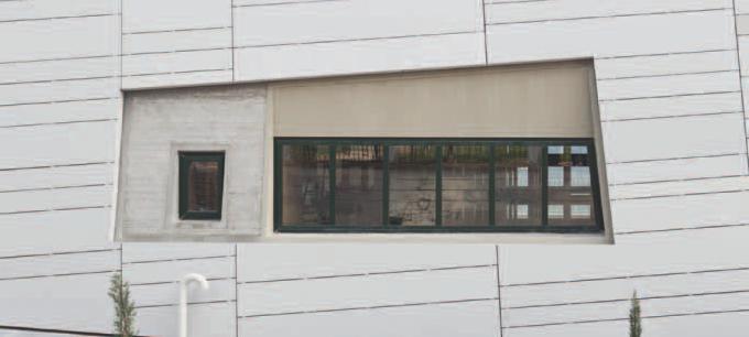 SMARTIA M20650 is an elegant insulated hinged system with modern design, using a concealed sash that offers a minimal touch to windows and doors.