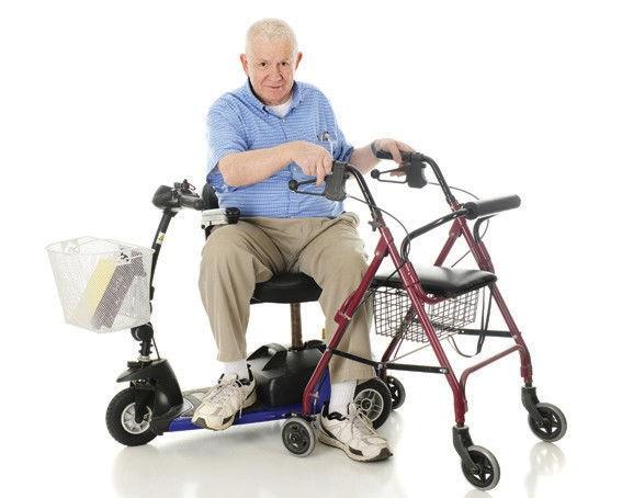 Μερικοί άνθρωποι χρησιµοποιούν βοηθήµατα κινητικότητας, όπως αναπηρικά καροτσάκια για να κινούνται.
