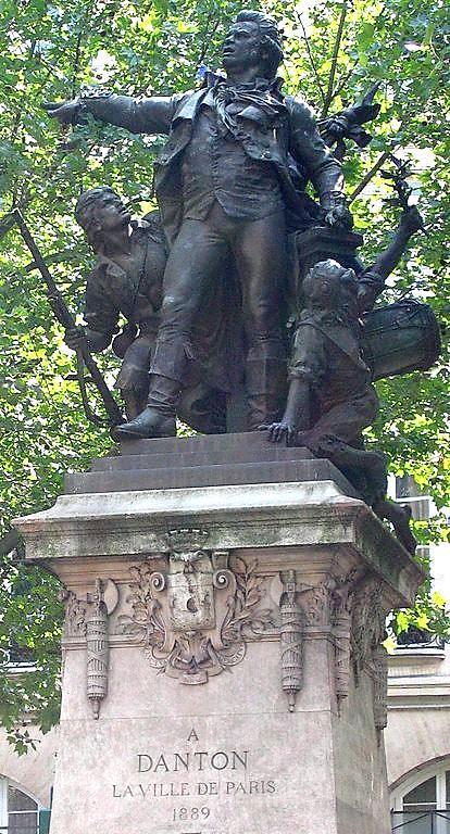 A Danton La Ville de Paris 1889 17. Το άγαλμα του Νταντόν (Georges Jacques Danton, 1759-1794), έργο του γλύπτη Auguste Paris.