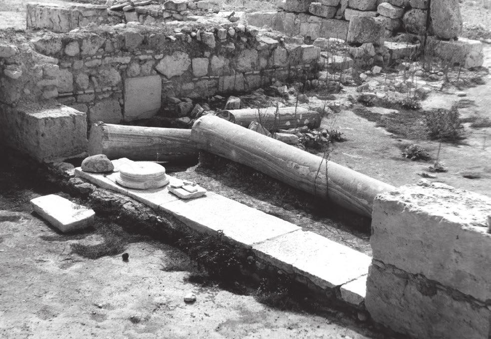 09 Λίθινη προτομή παιδίσκης,