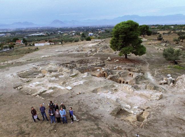 Οι χώροι του συγκροτήματος ήταν διακοσμημένοι με μαρμάρινα αρχιτεκτονικά μέλη και επενδυτικά μάρμαρα διαφόρων χρωμάτων.