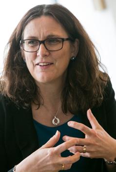 Επίσης, όπως και η CETA, οι άλλες εμπορικές μας συμφωνίες πρέπει να περιλαμβάνουν αυστηρές διατάξεις για τη βιώσιμη ανάπτυξη, ώστε να προωθούνται τα υψηλά εργασιακά πρότυπα και να προστατεύεται το