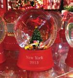 Πατινάζ γύρω από το τεράστιο Χριστουγεννιάτικο Δέντρο στο Rockfeller Center, βόλτες µε άμαξες στο Central Park,
