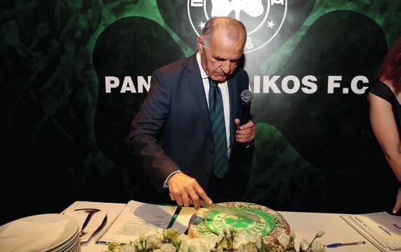 ΠΑΕ ΠΑΝΑΘΗΝΑΪΚΟΣ ΘΕΜΑ Πράσινη οικογένεια στη σκιά της Ακρόπολης Ο Παναθηναϊκός έκοψε την πρωτοχρονιάτικη πίτα του και τα χαμόγελα περίσσευαν