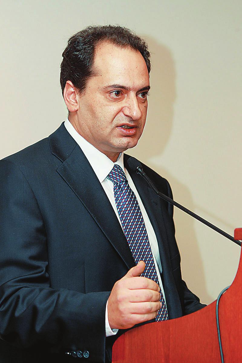 κατασκευαστικό τομέα Έλλειψη σχεδίου δημόσιων υποδομών Απαντώντας σε ερώτηση για το βαθμό αισιοδοξίας που διατηρεί για το ενδεχόμενο εξόδου από την κρίση που έχει επηρεάσει τον τεχνικό κόσμο με