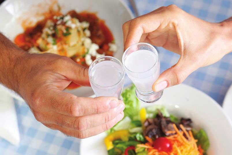 Εμείς θα κάνουμε τη βόλτα μας και θα κάνουμε τις αγορές μας από τα υπαίθρια μαγαζάκια με τα παραδοσιακά προϊόντα.