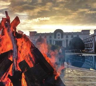 μουσική, μεζέδες και τσίπουρο 20:00-21:30 Παράλληλο βραδινό μπουφέ με ζωντανή μουσική Καθαρά Δευτέρα 11/3 07:30-10:30 Πλούσιο πρωινό μπουφέ 12:00-13:00 Σαρακοστιανά και πέταγμα χαρταετού!
