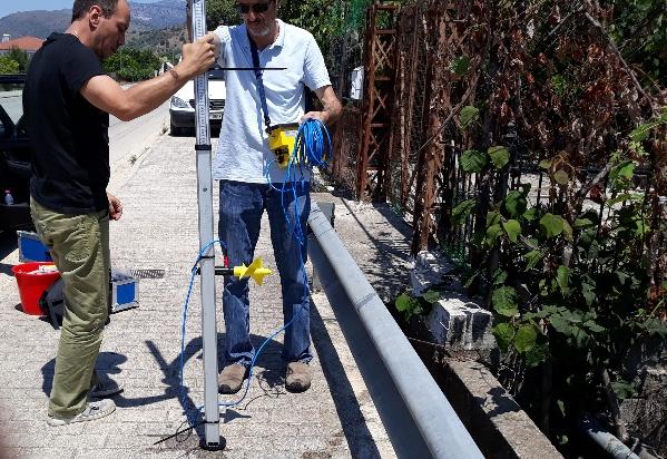 παρένθεση η τυπική απόκλιση): ph = 7,98 (±0,11) και EC = 0,62 (±0,18) ds m -1.