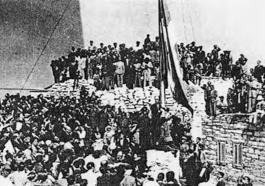 3 E N O T H T A Οκτώβρης 1940 48 http://www.e-yliko.gr Ανοίγουν τα παράθυρα, κι όσοι μένουν χαιρετούν αυτούς που φεύγουν και φεύγουν όλοι. Γέμισαν οι πόλεις τύμπανα και σημαίες.