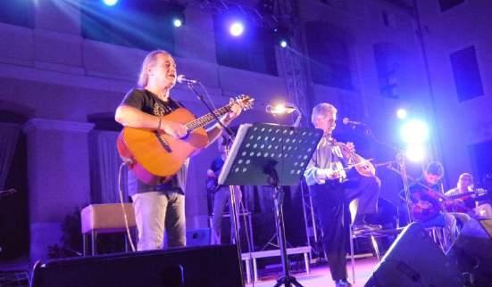 «Πεκαμζνεσ Καλθςπζρεσ» ζωσ τισ «Βυκιςμζνεσ Άγκυρεσ», κακϊσ και τα κομμάτια του νζου του δίςκου «Περςείδεσ».