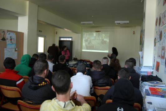 ςφγχρονων ελλινων και ξζνων καλλιτεχνϊν, που ανικουν ςτισ ςυλλογζσ του ΕΜΣΤ ι ζχουν παρουςιαςτεί ςε εκκζςεισ του.