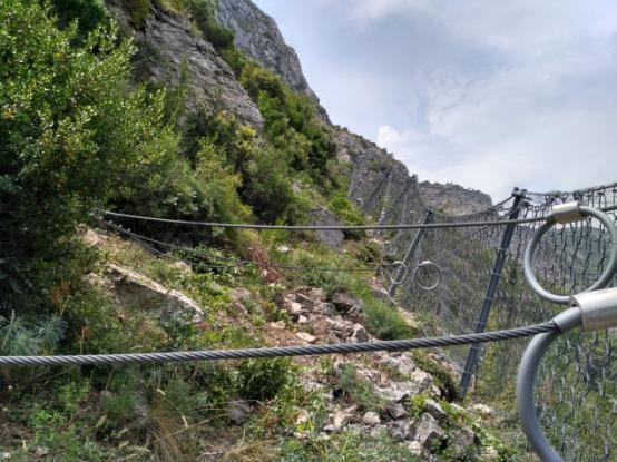 Συντήρηση των συστημάτων βραχοπροστασίας Πραγματοποιήθηκε συντήρηση των συστημάτων βραχοπροστασίας, όπως άδειασμα των φραχτών ανάσχεσης από