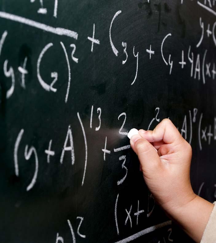 θεωρεί ότι μεγαλύτερη βαρύτητα θα πρέπει να δοθεί στον ακριβή προσδιορισμό των κανόνων/κριτηρίων που θα καθορίζουν την επιλογή των μελών του Διοικητικού Συμβουλίου που προέρχονται εκτός της