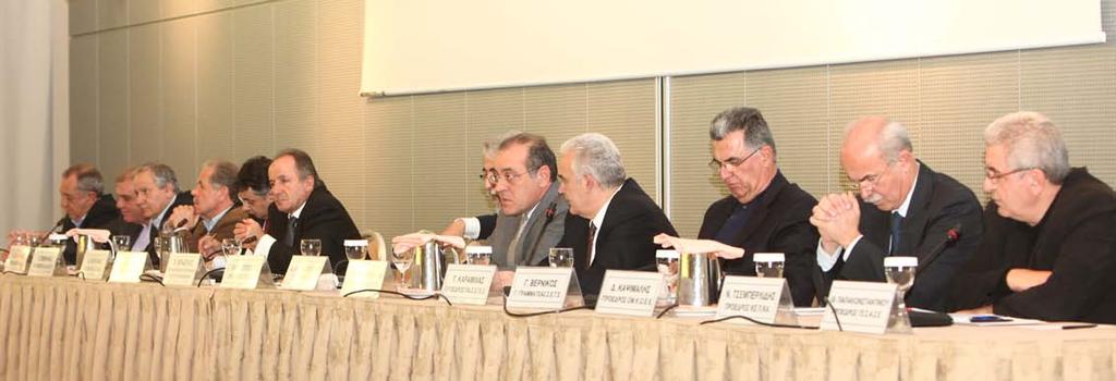 θεωρεί ότι οι ευρύτερες κοινωνικές και πολιτικές συνεννοήσεις και συμφωνίες είναι απολύτως αναγκαίες και δεν επιδέχονται ολιγωρίες και καθυστερήσεις.