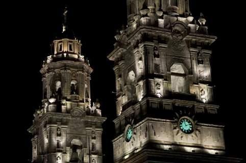 ασυμβίβαστο δρόμο της. Το Μουζέο Κάζα Φρίντα Κάλο είναι ένα από τα πιο ξακουστά αξιοθέατα της Πόλης του Μεξικού. Η αναγνώρισή της μετά το θάνατό της από το χώρο της τέχνης είναι πλέον εμφανής.
