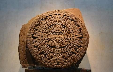 επισκεπτόμαστε το σημαντικότερο ίσως ιερό χώρο των προκολομβιανών πολιτισμών, το Τεοτιχουακάν, τον τόπο όπου δημιουργήθηκαν οι θεοί και που με τη σειρά τους δημιούργησαν τον κόσμο.