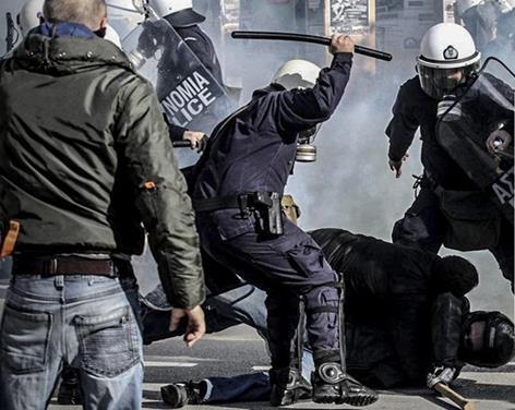 5. Διευρύνεται το χάσμα μεταξύ των πλουσίων και φτωχών. Δημιουργεί άθλιες συνθήκες διαβίωσης, και οδηγεί στην ανεργία και το χαμηλό βιοτικό επίπεδο.