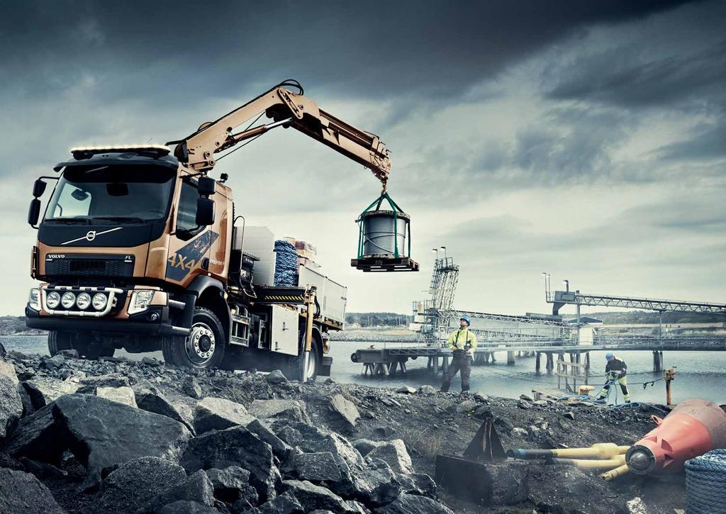 VOLVO FL 4 4 Αποδίδει σε οποιαδήποτε διαδρομή και σε κάθε είδους συνθήκες. Το Volvo FL τώρα διατίθεται με τετρακίνηση. Είναι εξίσου ευκίνητο και ευκολοοδήγητο με την έκδοση 4 2.