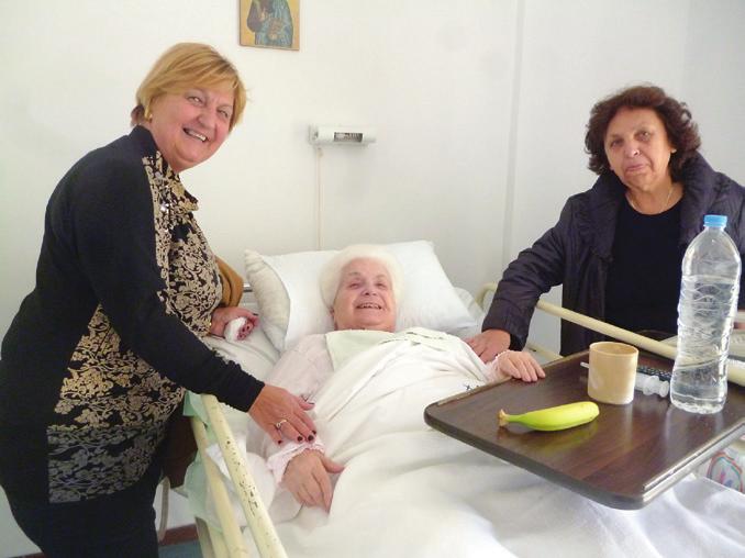 Στις 22-10-2015 γεύμα προσέφερε η πρεσβυτέρα Φεβρωνία Καρβέλα, στις 05-11-2015 η κυρία Μαρία Παπακαλού, στις 11-11-2015 γεύμα προσέφερε το Φιλόπτωχο Ταμείο της Παναγίας Φανερωμένης.