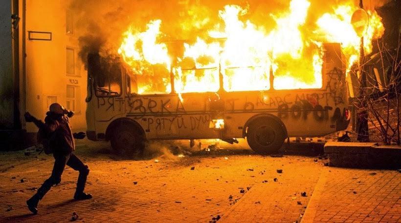 Ρωςύα, η Ουκρανύα αντιμετωπύζεται ωσ φυςικό προϋκταςη τησ προσ τη Δύςη, ενώ αποτελεύ πιθανόν τη μοναδικό χώρα, χϊριν τησ οπούασ η πρώτη θα μπορούςε να θυςιϊςει τισ ςχϋςεισ τησ με τουσ εταύρουσ τησ,