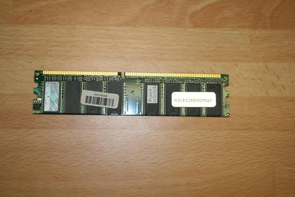 Βήμα 4 ο : Συνδέουμε στη μητρική κάρτα (motherboard) την καινούργια κάρτα κεντρικής μνήμης RAM ίδιων τεχνικών χαρακτηριστικών με αυτή που αφαιρέθηκε.