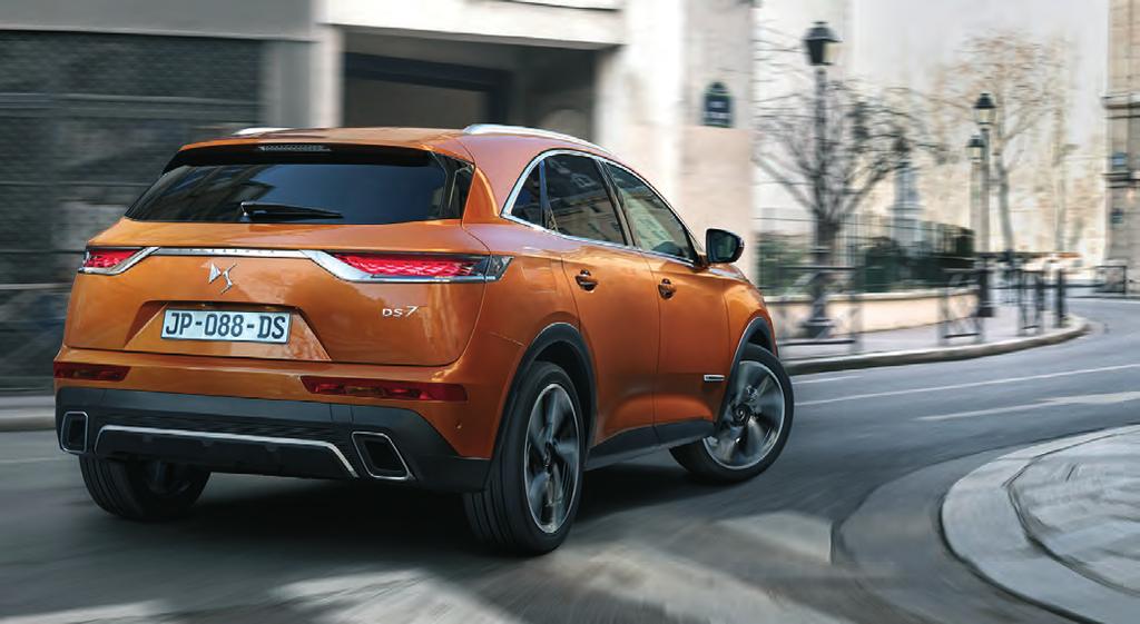 H DS Automobiles για το DS 7 Crossback, τη νέα της ναυαρχίδα που είχε εµφανιστεί για πρώτη φορά σε µια ειδική έκδοσή της στην ορκωµοσία του