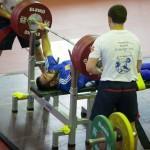 Άρση βαρών σε πάγκο Στο άθλημα της Άρσης Βαρών σε πάγκο, οι αθλητές ή οι αθλήτριες αγωνίζονται από ύπτια θέση (ανάσκελα) πάνω σε ειδικά διαμορφωμένο πάγκο.