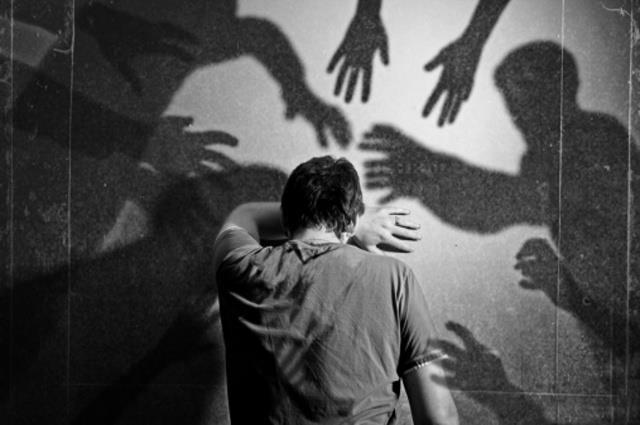 Ο κφτθσ Ο Νι κοσ ει ναι ζνα δθμοφιλζσ παιδι. Εχει φι λουσ, αρζςει ςτα κορι τςια, κεωρει ται πολφ δυναμικο σ και ακλθτικο σ και προζρχεται απο μια πλοφςια οικογζνεια.