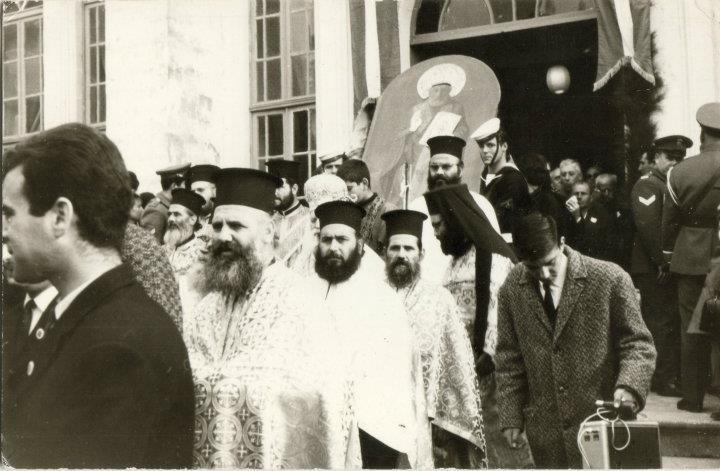 Εικόνα 14: 6 Δεκεμβρίου 1967, περιφορά της εικόνας του Αγίου Νικολάου, ανήμερα της γιορτής του στην είσοδο του