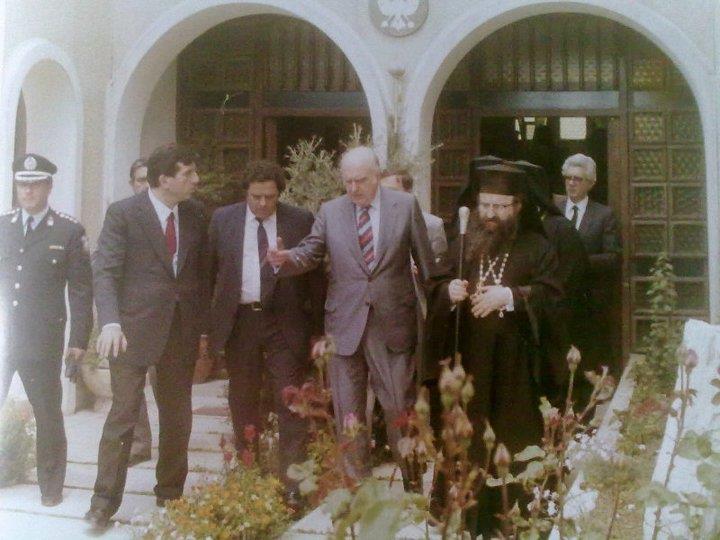 Εικόνα 17: 1986, επίσκεψη Ανδρέα Παπανδρέου στην Αλεξανδρούπολη. Εδώ με τον πρώην Μητροπολίτη κ.