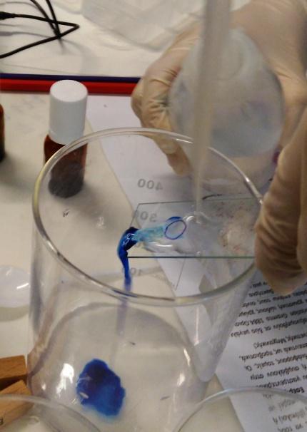 Πλαστικό λεκανίδιο Κυανό του μεθυλενίου Ποτήρι για τα υγρά έκπλυσης Υδροβολέας με απιοντισμένο νερό