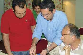 Η 3η µέρα ξεκίνησε µε θεωρία πάνω σε βασικές χειρουργικές τεχνικές µε εκπαιδευτή τον κ.