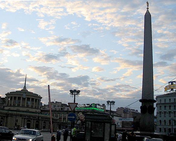 Eίναι ορατές σε γεωγραφικά πλάτη μεταξύ 60 και 66, δηλαδή στα εξωτερικά όρια των αρκτικών κύκλων, κατά τη διάρκεια του καλοκαιριού.